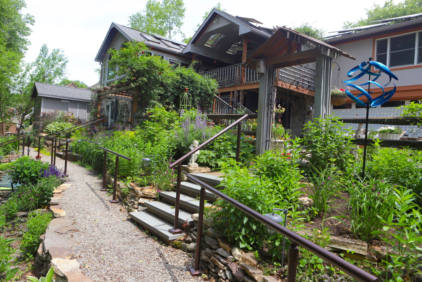 Newark Garden Tour